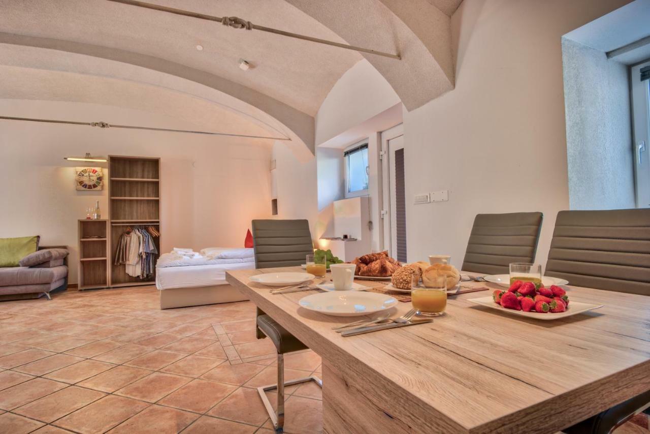 Apartment Pod Velbi Ljubljana Kültér fotó