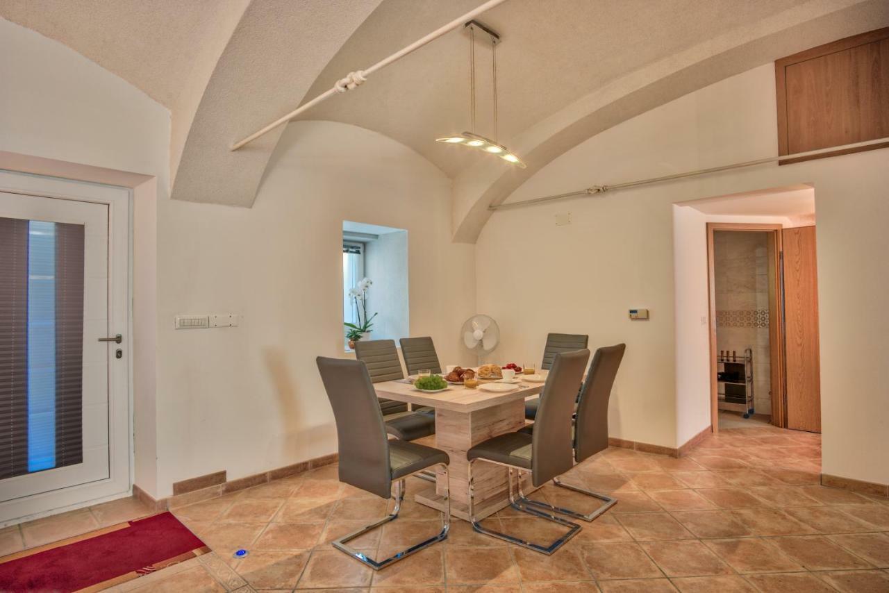 Apartment Pod Velbi Ljubljana Kültér fotó